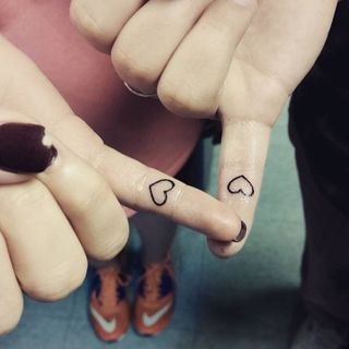 33 petits tatouages meilleures amies pour célébrer ce lien spécial 12 33 petits tatouages meilleures amies pour célébrer ce lien spécial 12