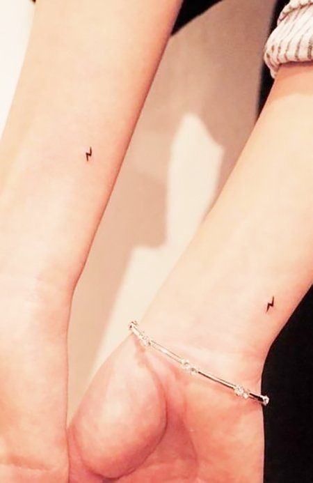 33 petits tatouages meilleures amies pour célébrer ce lien spécial 27 33 petits tatouages meilleures amies pour célébrer ce lien spécial 27