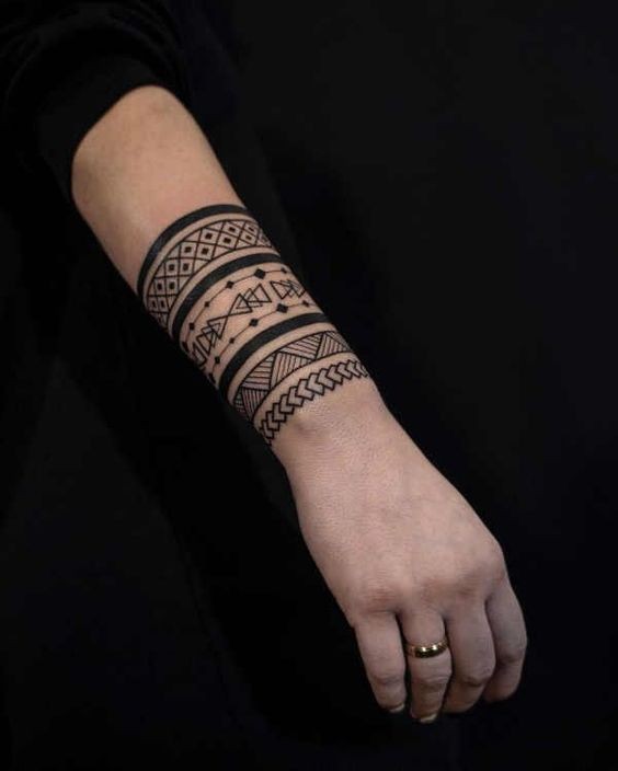 34 top idées de tatouages maori avant-bras 15