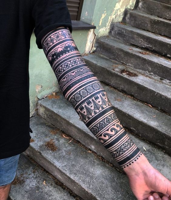 34 top idées de tatouages maori avant-bras 26