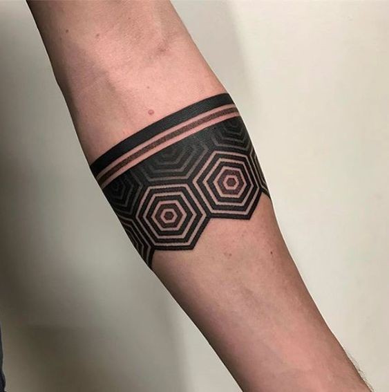 34 top idées de tatouages maori avant-bras 30