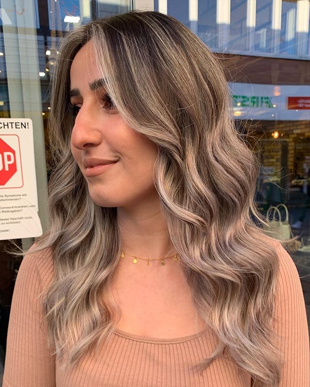 Balayage Blond : 38 Idées Qui Rendent une Femme Irrésistible 27 Balayage Blond : 38 Idées Qui Rendent une Femme Irrésistible 27