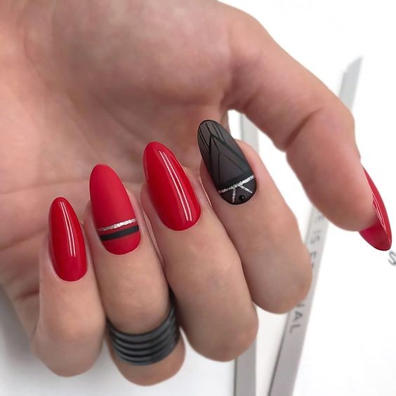 23 façons de porter le rouge sur vos ongles 8 23 façons de porter le rouge sur vos ongles 8