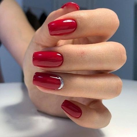 23 façons de porter le rouge sur vos ongles 9 23 façons de porter le rouge sur vos ongles 9