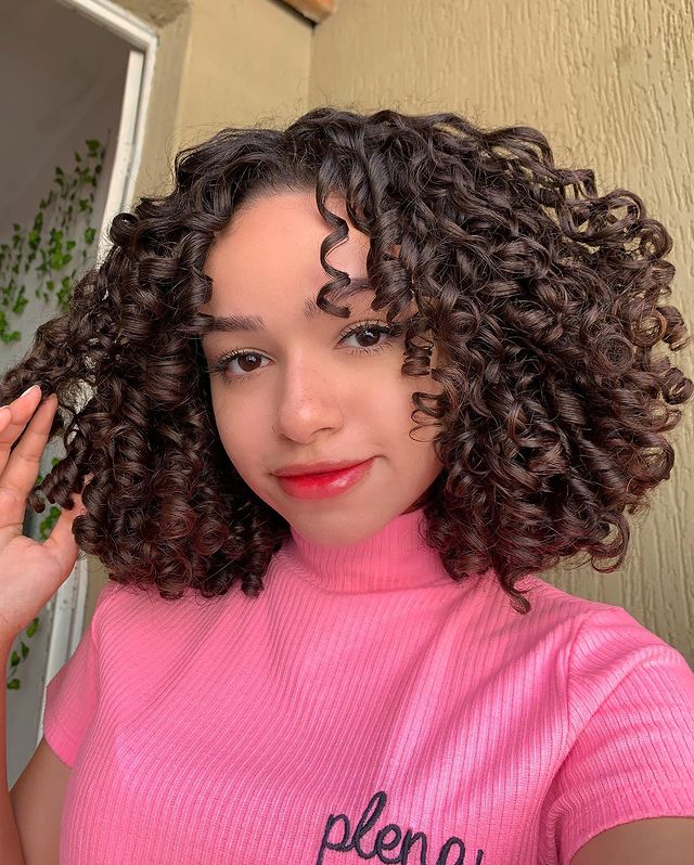 40 Coupes Cheveux Bouclés pour Transformer Votre Look et Booster Votre Confiance 1