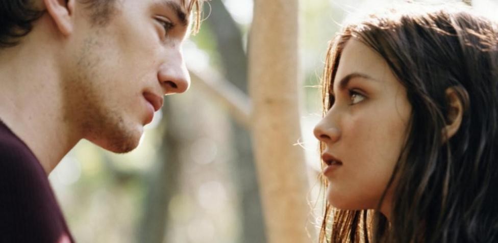 Le regard d'un homme attiré par une femme 1 Le regard d'un homme attiré par une femme 1