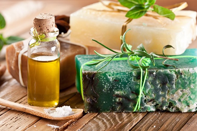 Le savon au persil pour traiter les taches sur le visage 2