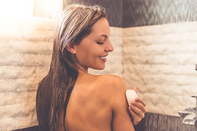 Le savon au persil pour traiter les taches sur le visage 1 Le savon au persil pour traiter les taches sur le visage 1