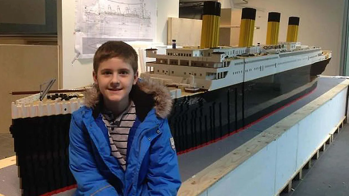 Un garçon autiste construit la plus grande réplique LEGO du Titanic au monde 1 Un garçon autiste construit la plus grande réplique LEGO du Titanic au monde 1