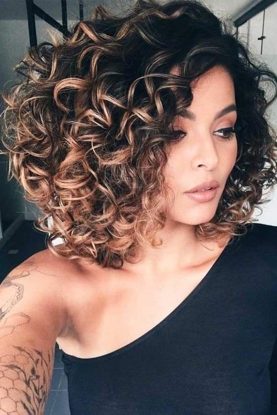 17 Magnifiques coupes de cheveux avec des boucles 1 17 Magnifiques coupes de cheveux avec des boucles 1