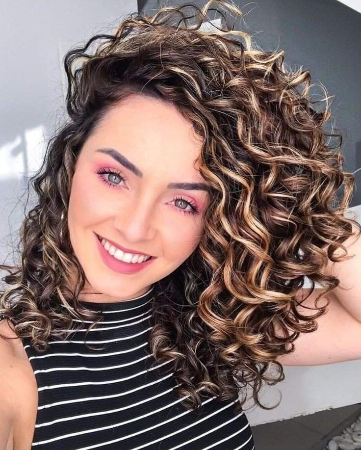17 Magnifiques coupes de cheveux avec des boucles 3