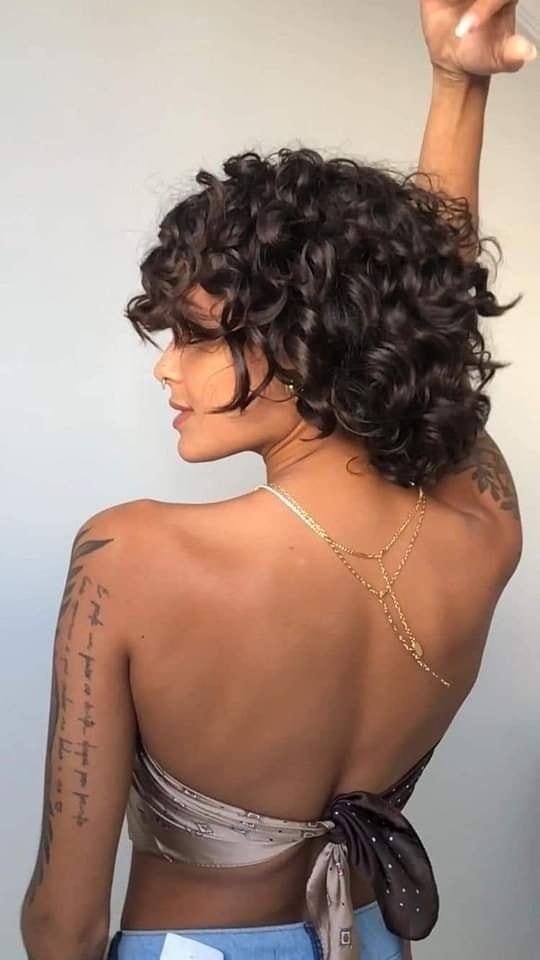 17 Magnifiques coupes de cheveux avec des boucles 8