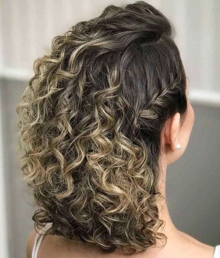 17 Magnifiques coupes de cheveux avec des boucles 12