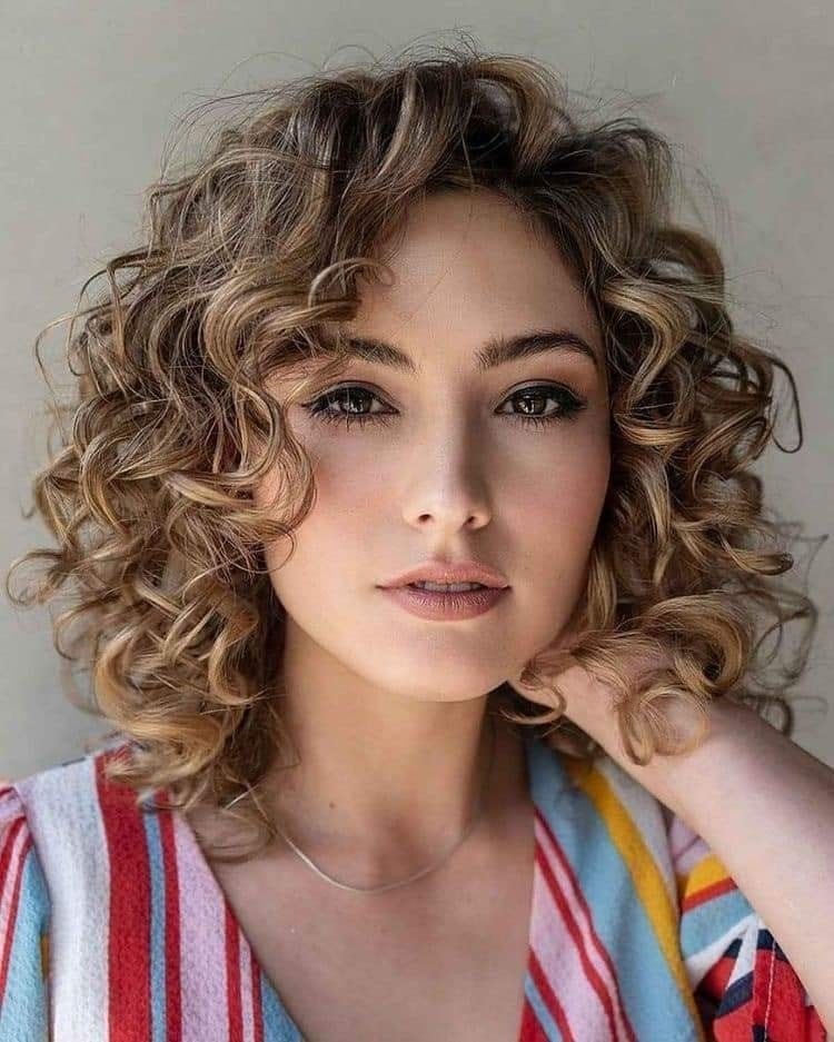 17 Magnifiques coupes de cheveux avec des boucles 15
