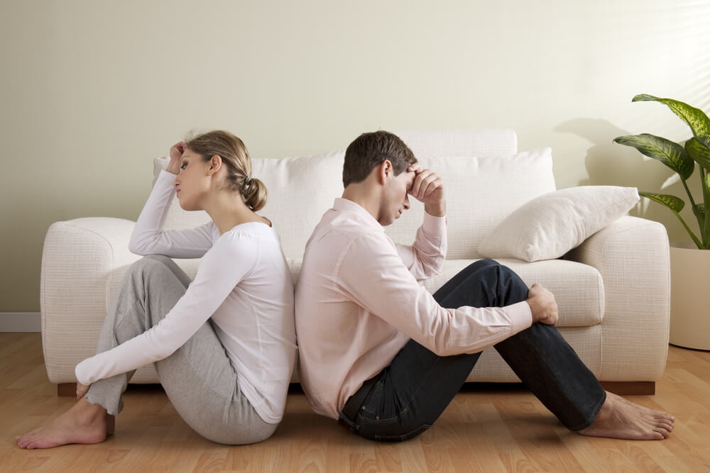 18 signes indiquant que vous n'êtes plus amoureux 2 Pareja de espaldas