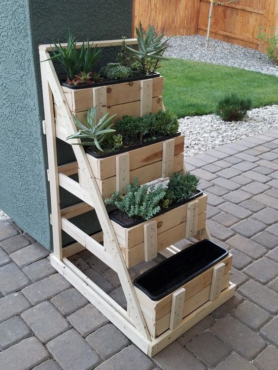 29 Jardinières en bois faciles à faire avec des palettes récupérées 3 29 Jardinières en bois faciles à faire avec des palettes récupérées 3
