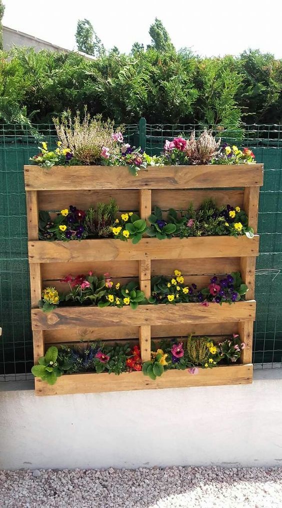 29 Jardinières en bois faciles à faire avec des palettes récupérées 17 29 Jardinières en bois faciles à faire avec des palettes récupérées 17