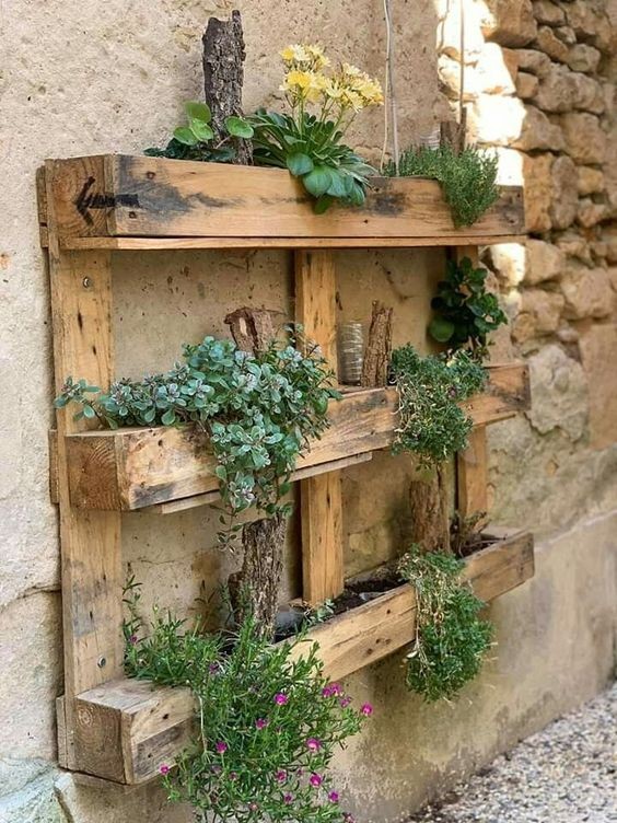 29 Jardinières en bois faciles à faire avec des palettes récupérées 23 29 Jardinières en bois faciles à faire avec des palettes récupérées 23