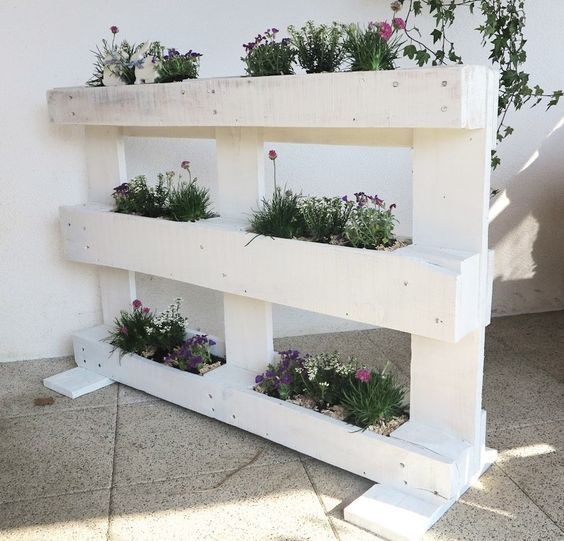 29 Jardinières en bois faciles à faire avec des palettes récupérées 24 29 Jardinières en bois faciles à faire avec des palettes récupérées 24