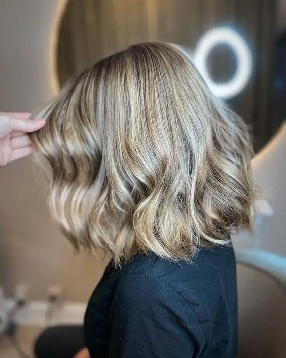 34 idées de couleurs de mèches blond cendré 13