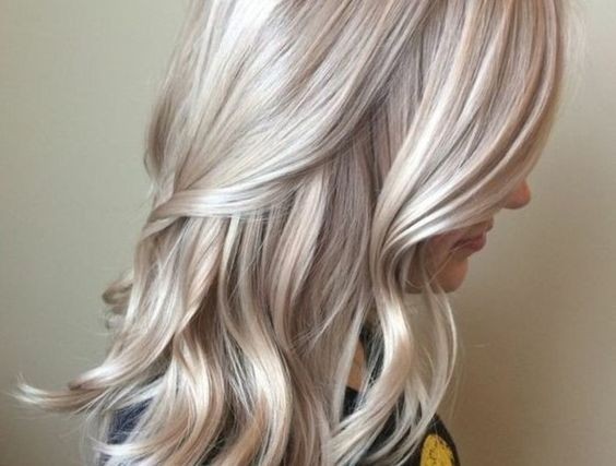 34 idées de couleurs de mèches blond cendré 18
