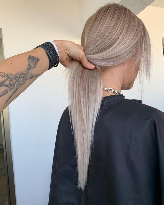34 idées de couleurs de mèches blond cendré 27