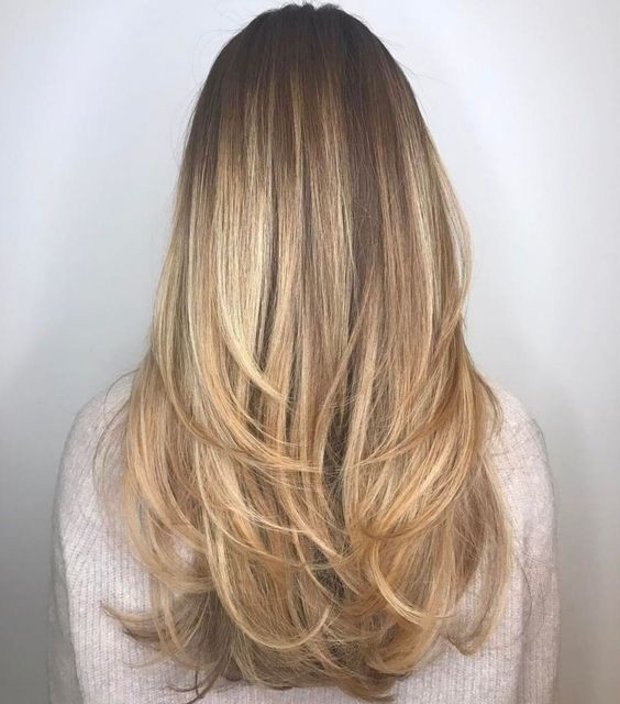 9 Top idées de coupes dégradés femme sur cheveux longs 4 9 Top idées de coupes dégradés femme sur cheveux longs 4