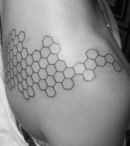 9 Top idées de Tatouages Abeille 17 9 Top idées de Tatouages Abeille 17