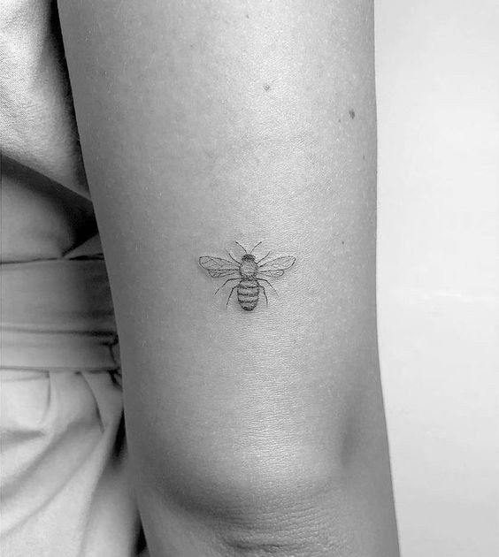 9 Top idées de Tatouages Abeille 20 9 Top idées de Tatouages Abeille 20