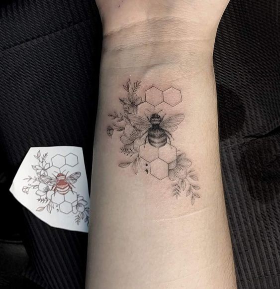 9 Top idées de Tatouages Abeille 22 9 Top idées de Tatouages Abeille 22