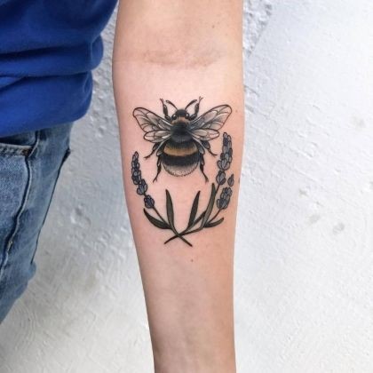 9 Top idées de Tatouages Abeille 24 9 Top idées de Tatouages Abeille 24