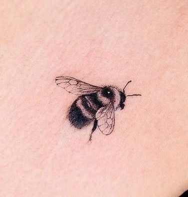 9 Top idées de Tatouages Abeille 27 9 Top idées de Tatouages Abeille 27