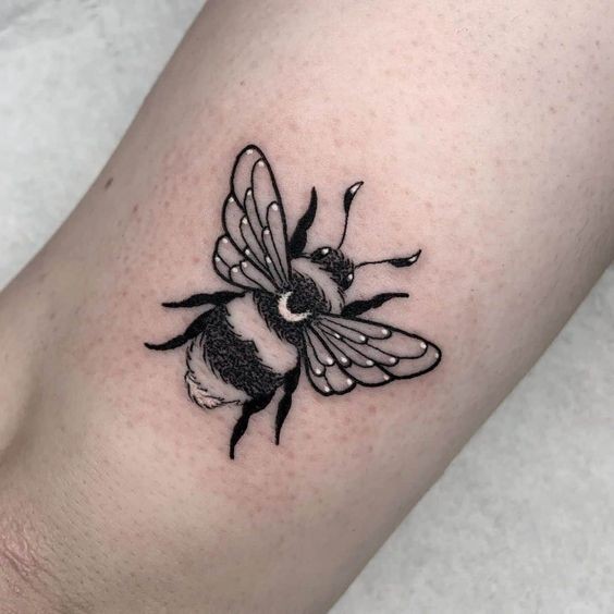 9 Top idées de Tatouages Abeille 28 9 Top idées de Tatouages Abeille 28