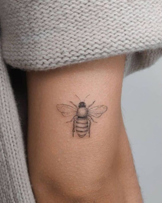 9 Top idées de Tatouages Abeille 1 9 Top idées de Tatouages Abeille 1