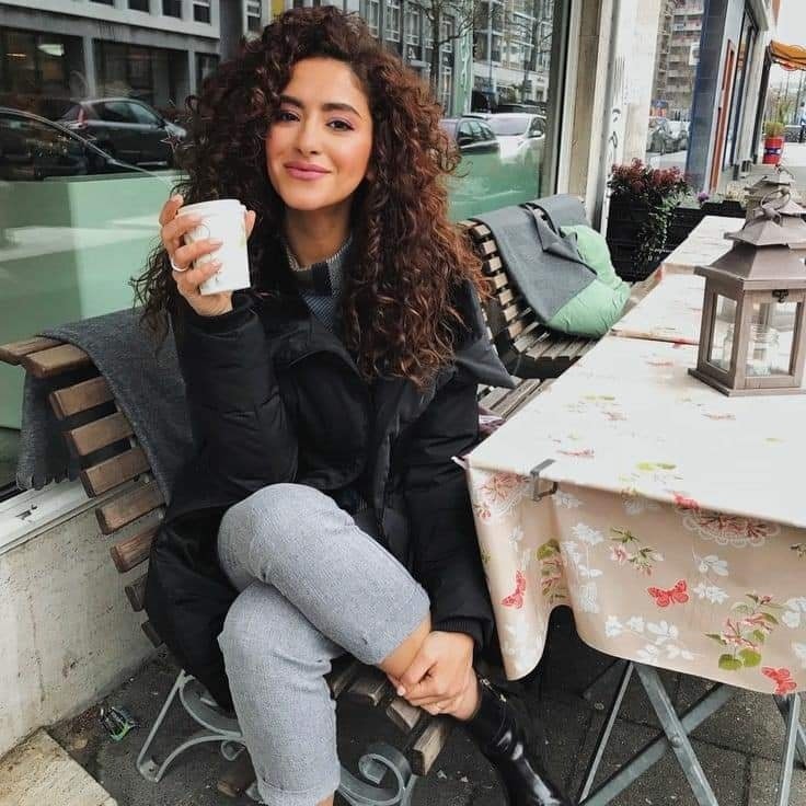 Cheveux bouclés : 30 Coupes tendances 2023 20 Cheveux bouclés : 30 Coupes tendances 2023 20