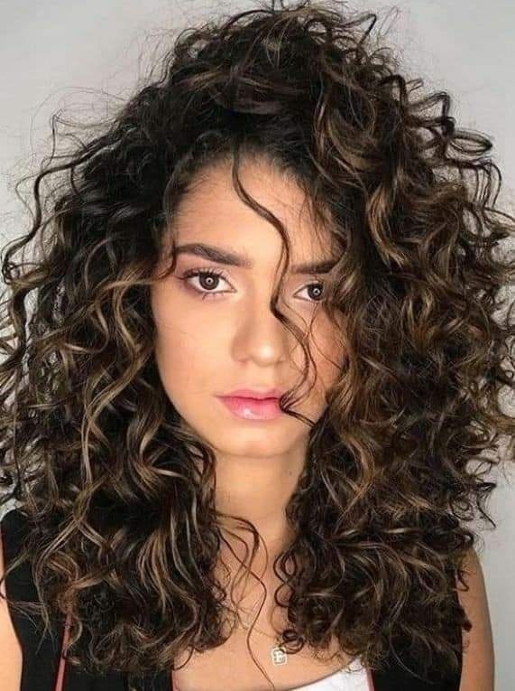 Cheveux bouclés : 30 Coupes tendances 2023 23 Cheveux bouclés : 30 Coupes tendances 2023 23