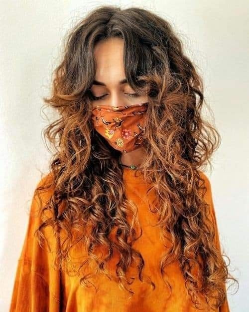 Cheveux bouclés : 30 Coupes tendances 2023 25 Cheveux bouclés : 30 Coupes tendances 2023 25