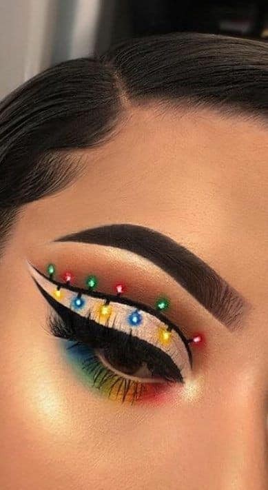 8 Maquillages de Noël original pour célébrer Noël en beauté 8 8 Maquillages de Noël original pour célébrer Noël en beauté 8