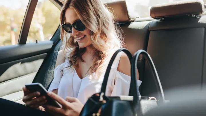 Top 9 des textos pour le faire courir après vous 1 9 Texts To Get Him Chasing You (No Man Can Resist These)
