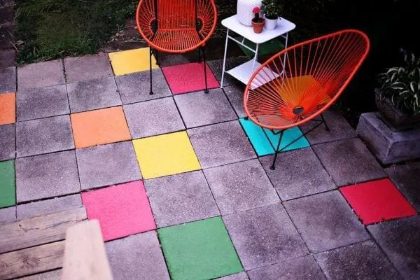 32 idées géniales pour embellir votre jardin avec un budget limité 13 painted tiles