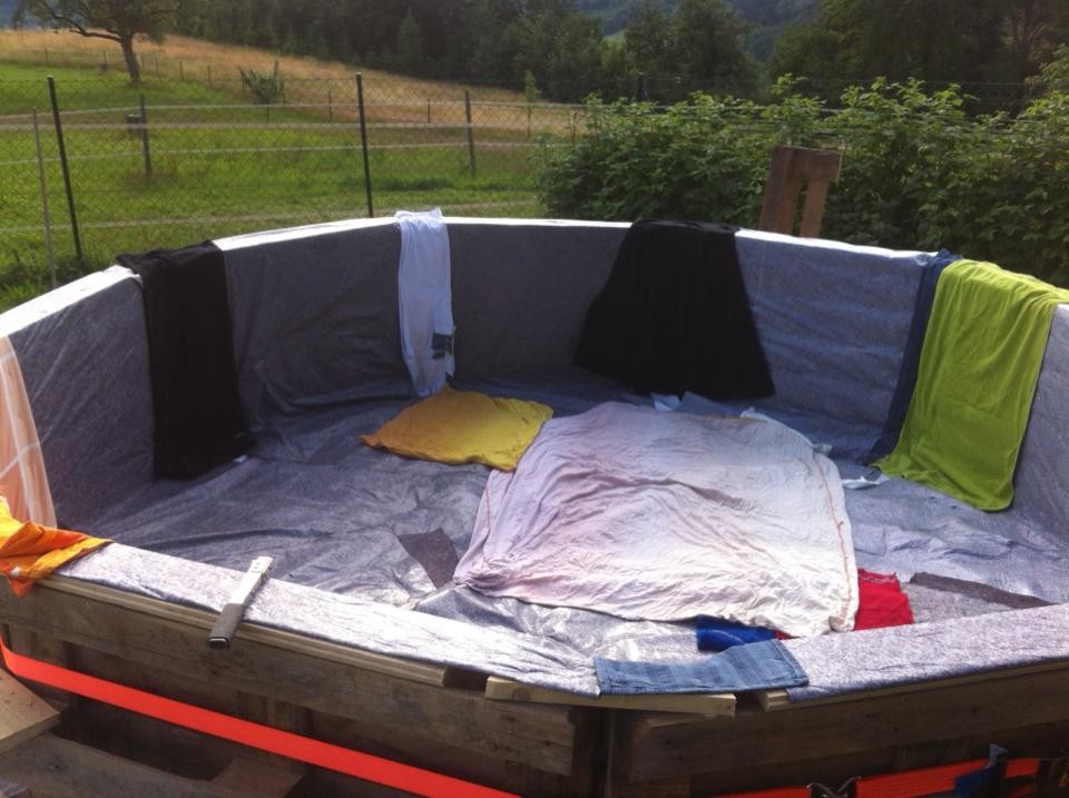 Une belle piscine faite de 10 palettes 4
