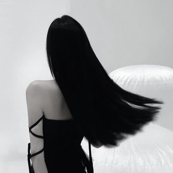 15 idées de couleurs de cheveux noirs pour s'inspirer 7 15 idées de couleurs de cheveux noirs pour s'inspirer 7
