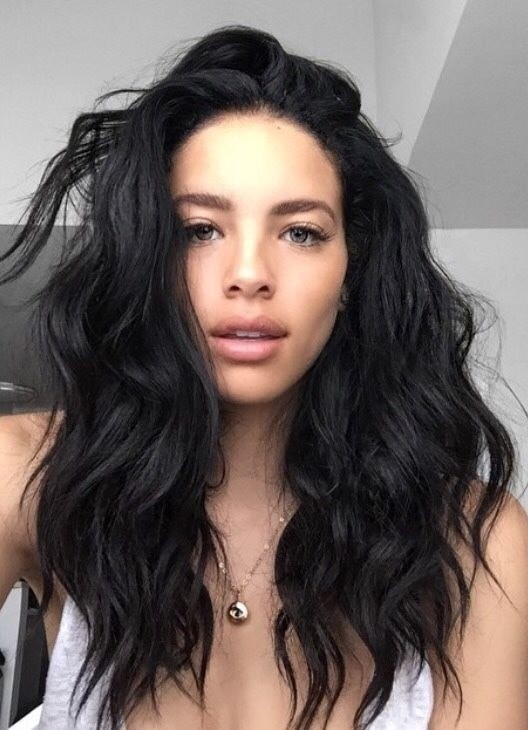 15 idées de couleurs de cheveux noirs pour s'inspirer 8 15 idées de couleurs de cheveux noirs pour s'inspirer 8