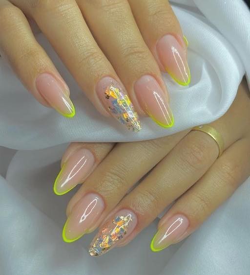 6 Idées de Nails Art pour des Ongles Jaunes 1 6 Idées de Nails Art pour des Ongles Jaunes 1