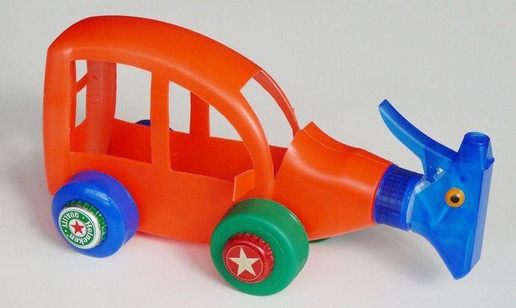 9 Véhicules créés à partir de matériaux recyclés pour les enfants 1 9 Véhicules créés à partir de matériaux recyclés pour les enfants 1