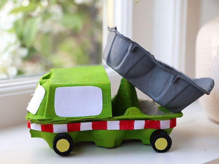 9 Véhicules créés à partir de matériaux recyclés pour les enfants 9 9 Véhicules créés à partir de matériaux recyclés pour les enfants 9