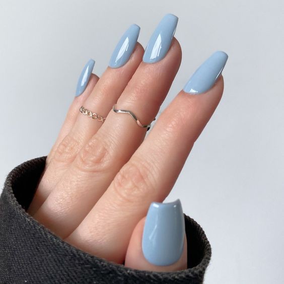 18 top idées de vernis à ongles bleu qui vont te faire craquer à coup sûr 4 18 top idées de vernis à ongles bleu qui vont te faire craquer à coup sûr 4
