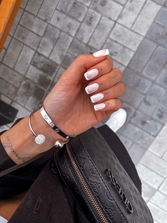 10 Idées d'ongles gel french qui rendent une femme irrésistible 4 10 Idées d'ongles gel french qui rendent une femme irrésistible 4