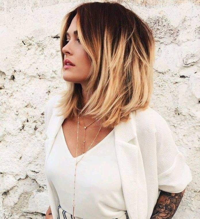 27 Balayages stylées sur cheveux mi-longs 22 27 Balayages stylées sur cheveux mi-longs 22