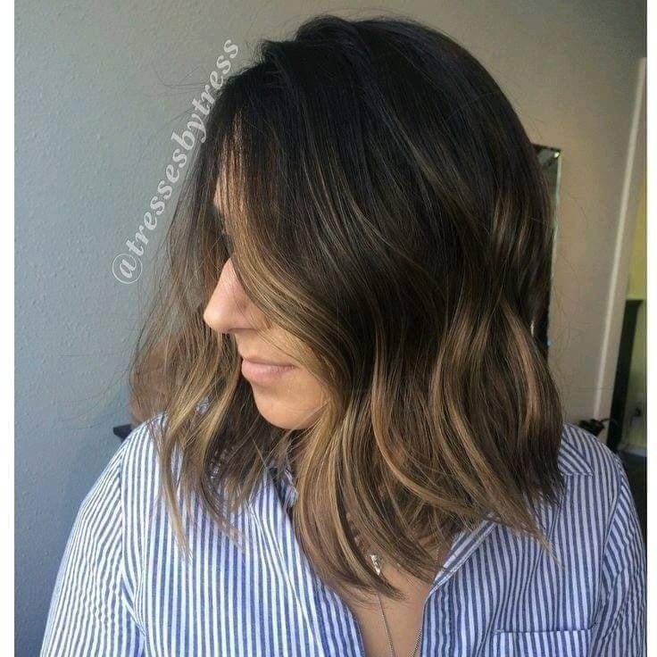 27 Balayages stylées sur cheveux mi-longs 24 27 Balayages stylées sur cheveux mi-longs 24